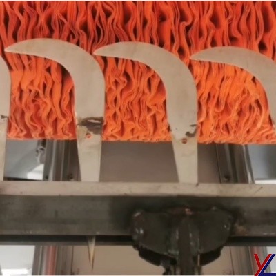 Автоматический двухсторонний полировальный станок для режущих инструментов.