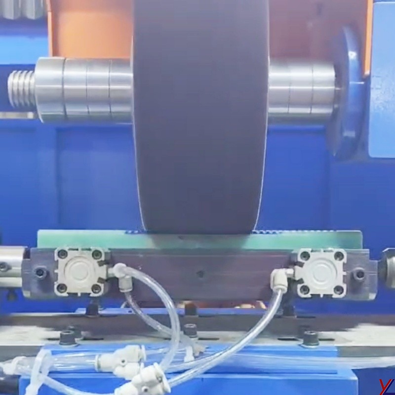 Компания Yiliang Polishing представляет двухпозиционный 5-осевой автоматический полировальный станок QM4A-2-10 — прорыв в точности и эффективности.